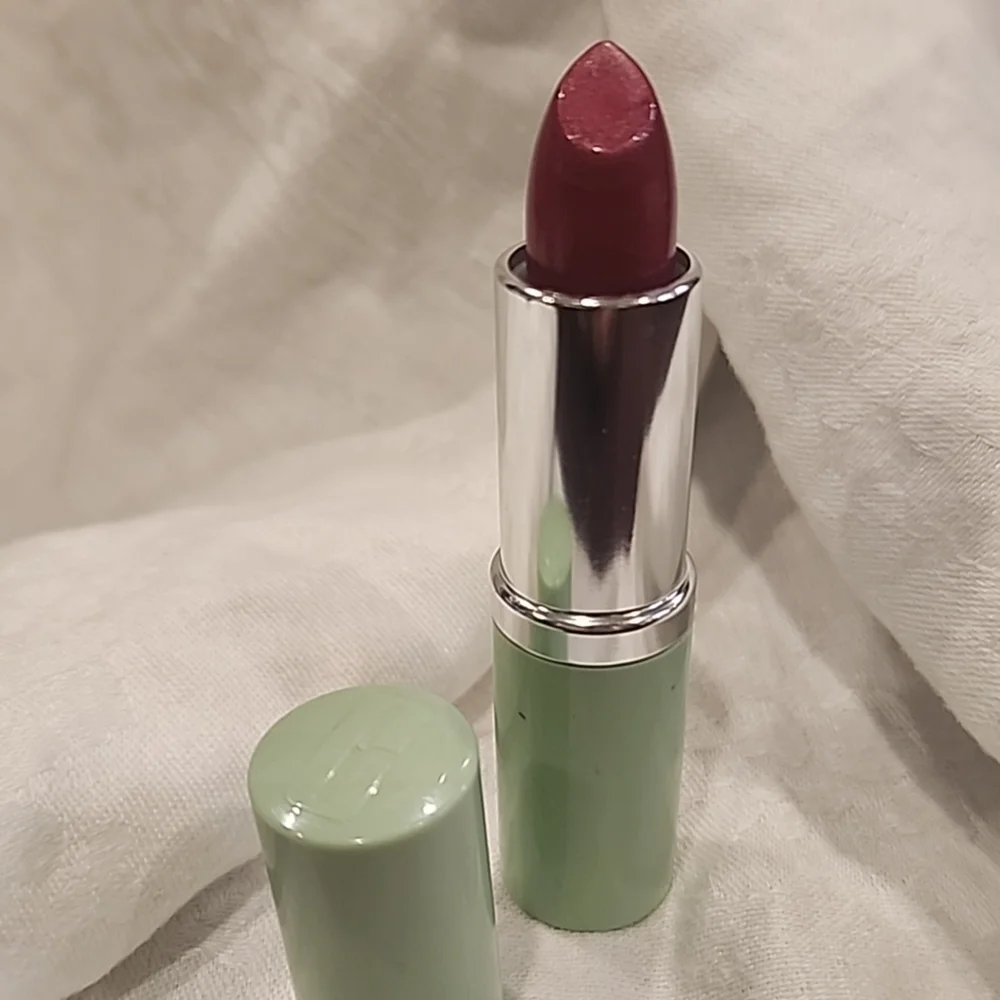 CLINIQUE Different Lipstick RASPBERRY GLACÉ